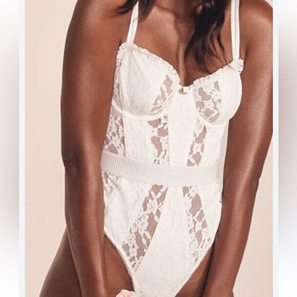 For LOVE & LEMONS Lou White Lace Bodysuit Small